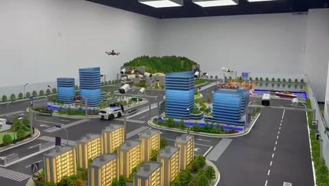 室内城市沙盘中的无人机、地面车辆与道路建筑模型